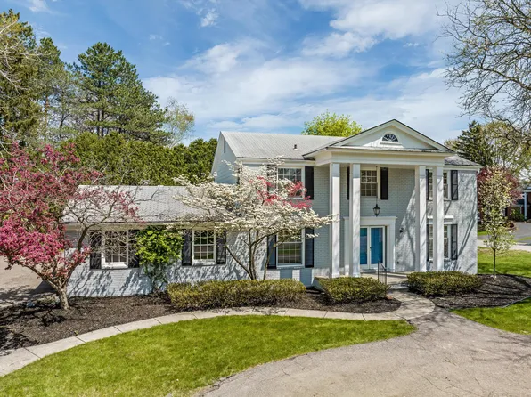 5135 Lake Bluff Rd, West Bloomfield, MI 48323