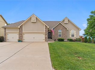 1404 SW Merryman Dr, Lees Summit, MO 64082