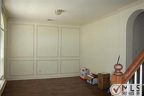 4th image of 8105 Greenwood Dr