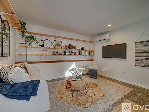 4th image of 1125B Dill Way