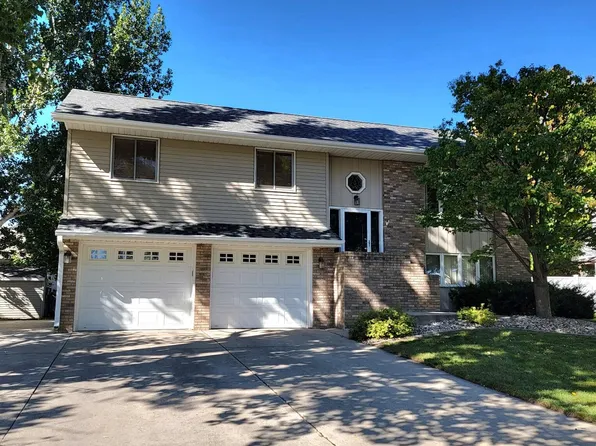 1501 Northview Ln, Aberdeen, SD 57401