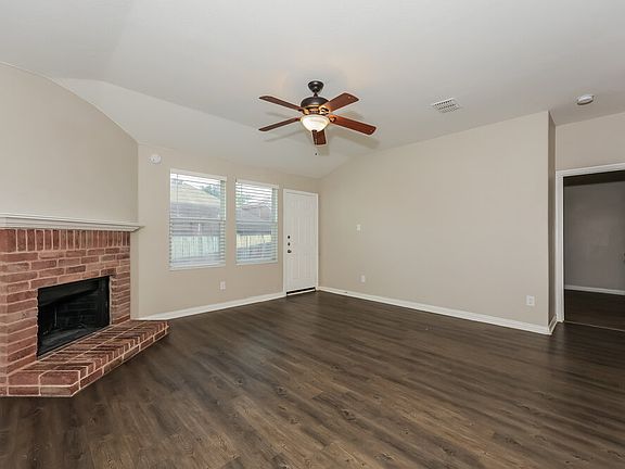 4th image of 573 Creekbend St