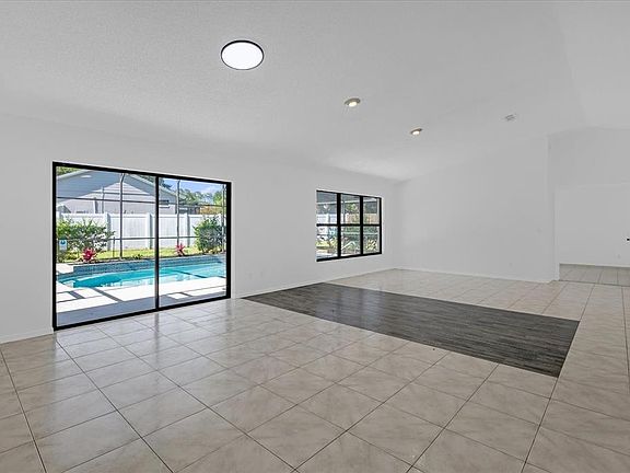 5th image of 9011 Chapman Oak Ct