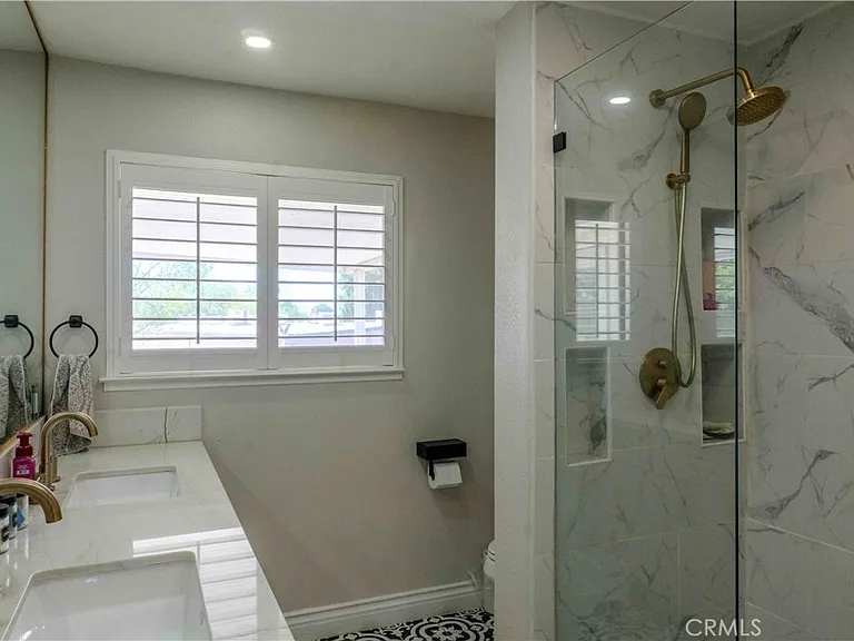 1042 Robinson Ct — Photo 38