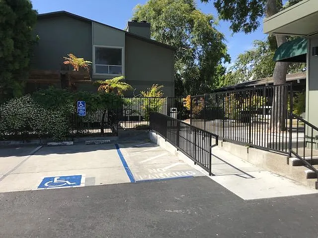 Willow Springs Apartments — Photo 1
