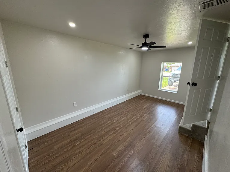 1522 Oxford Way — Photo 6