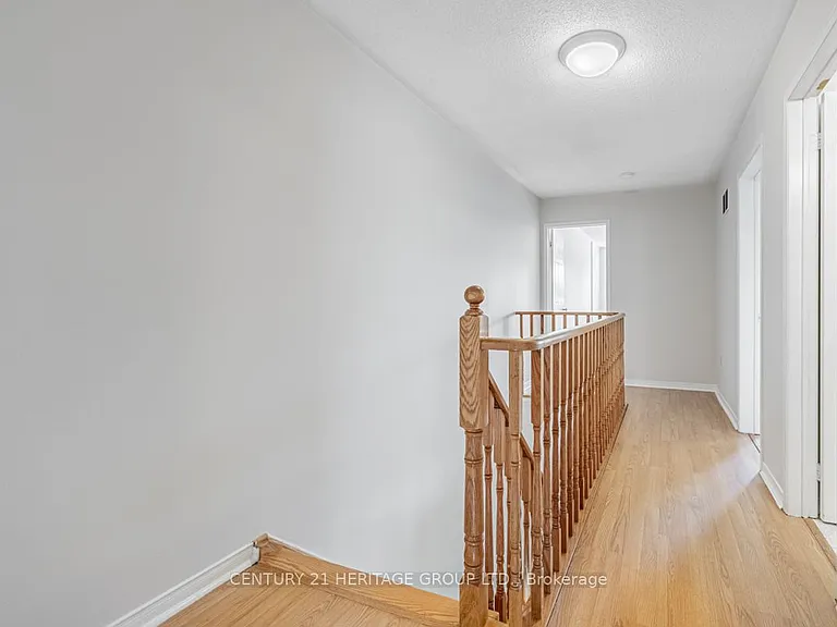 5602 Cortina Cres — Photo 10
