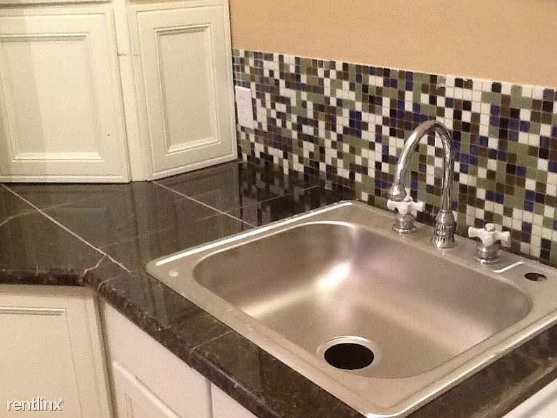 2nd image of 118 D St SW APT 2