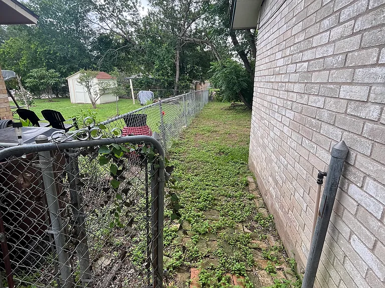 606 Guadalimar St — Photo 34