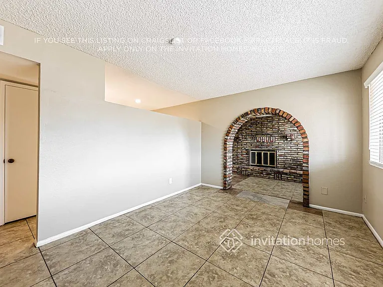 4424 W Caron St — Photo 4