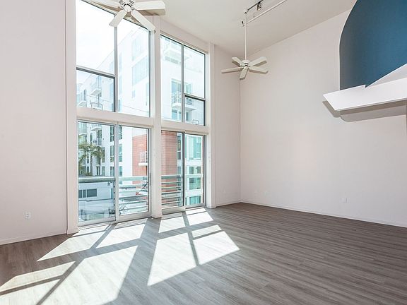 3rd image of 49 Zoe St