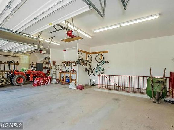 5th image of 2890 Runnymede Dr