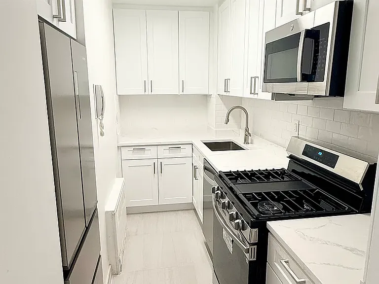 77 W 55th St #10H — Photo 8