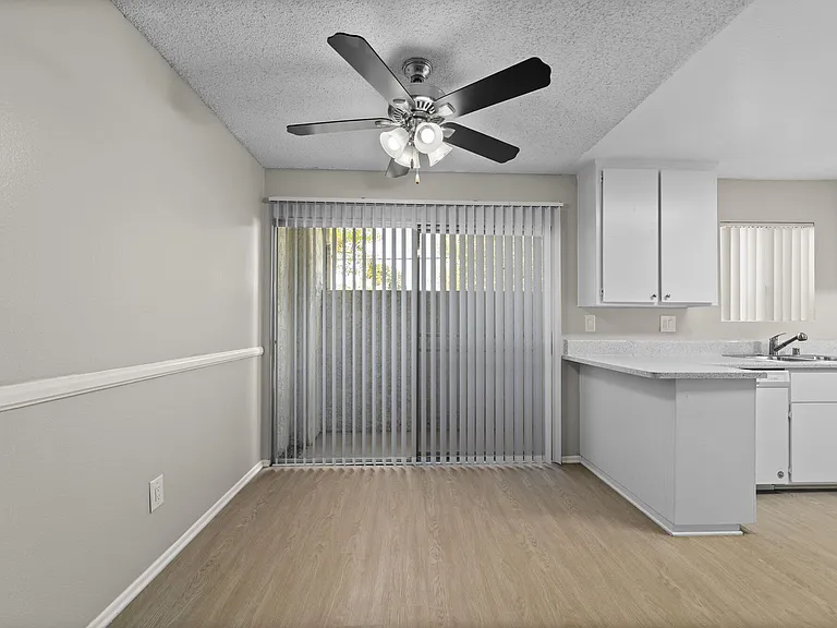 Apartment dining room at Strada Apartments in Orange, CA