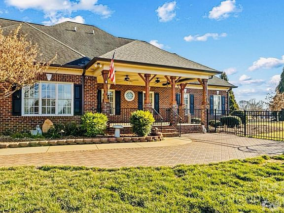 5th image of 107 Cedar Lake Dr