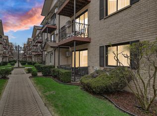 5159 N East River Rd Unit 110E, Chicago, IL