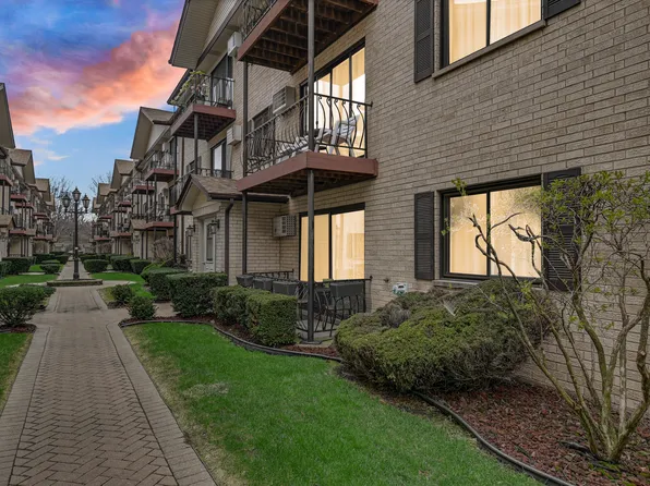 5159 N East River Rd Unit 110E, Chicago, IL 60656