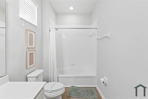 4445 Shiva Loop #4445 — Photo 31