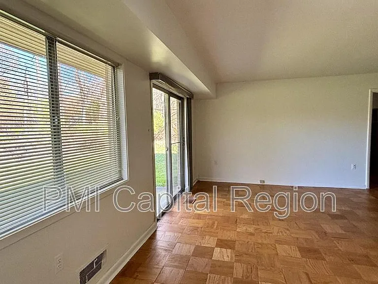 10620 Weymouth St #103 — Photo 10