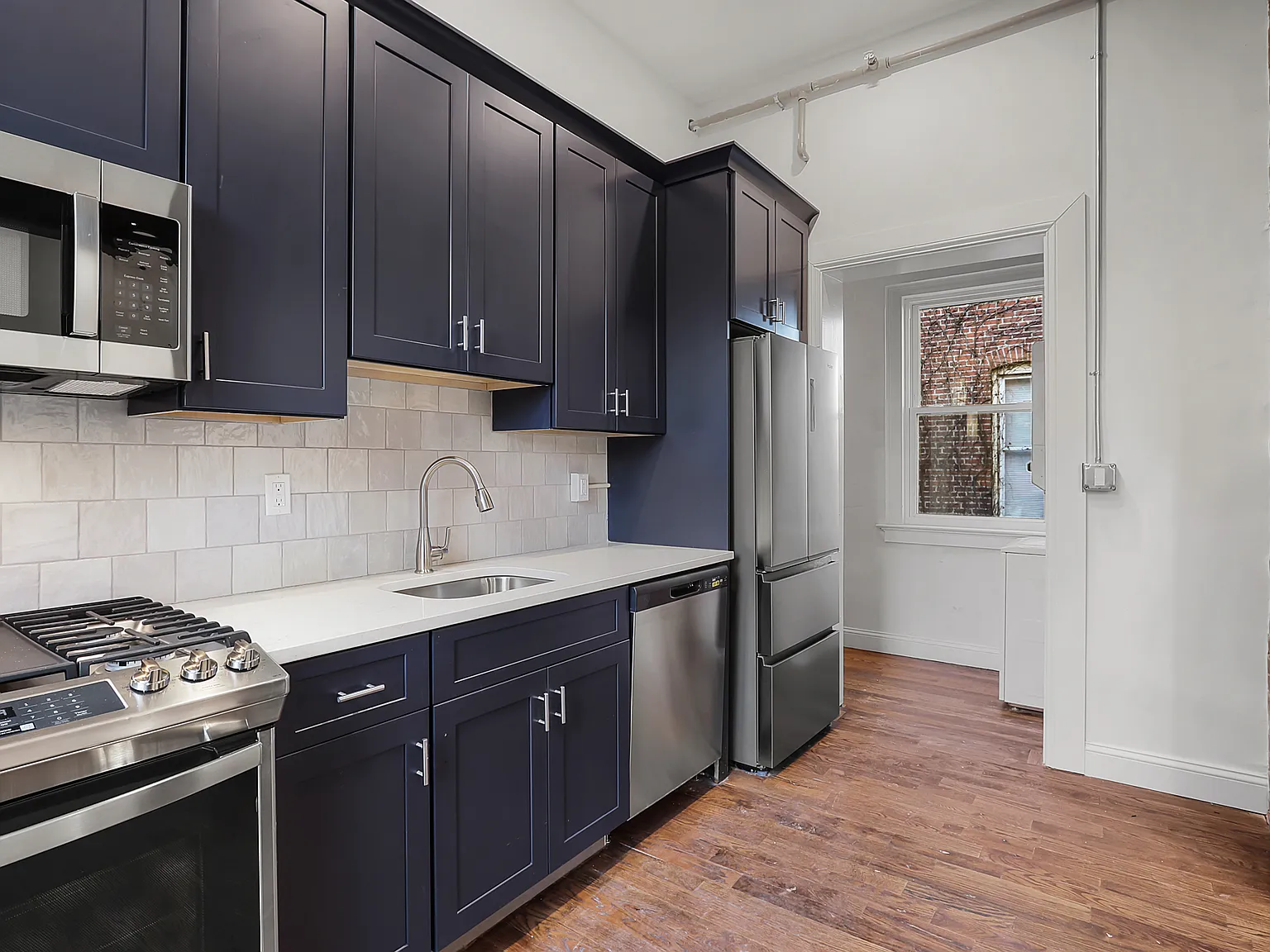 2 bed, 750 sqft, $1,549 — Photo 2