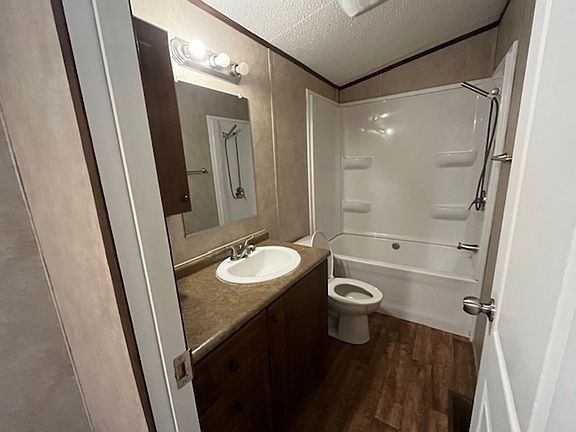 5th image of 3900 Lenore Dr #228