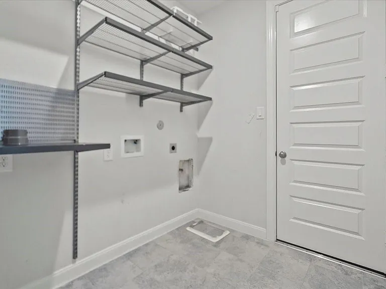 13814 Russell Ct — Photo 36