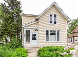 553 Walnut Ave, Elgin, IL 60123