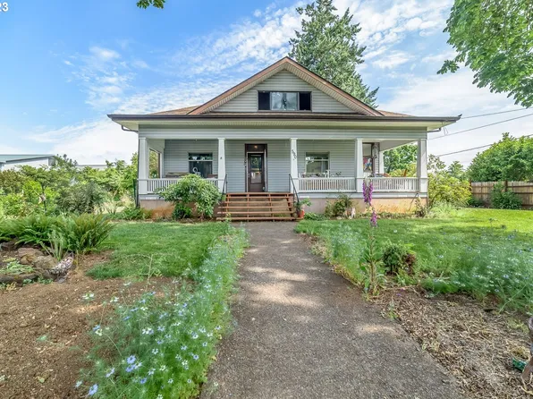 590 W D St, Creswell, OR 97426