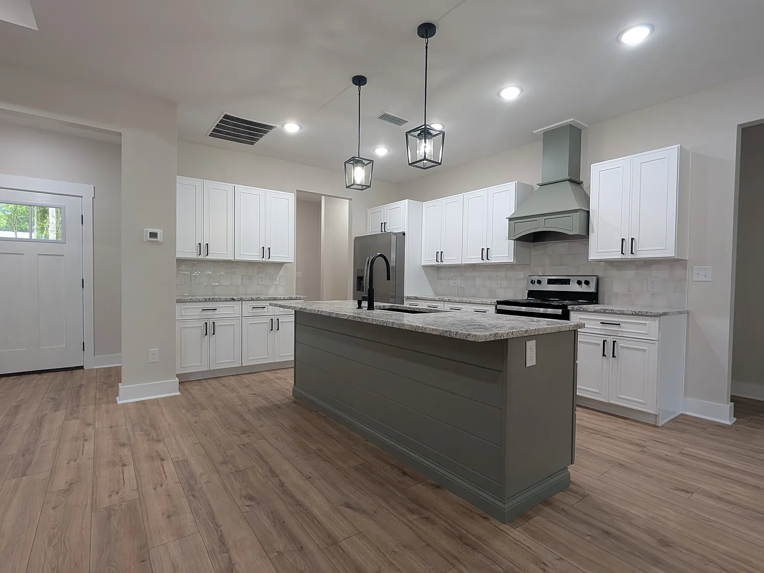 4 bed, 2.5 bath, 1977 sqft, $2,800 — Photo 3