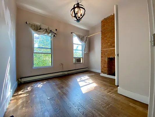 Rented by Safdie Realty Group | media 11