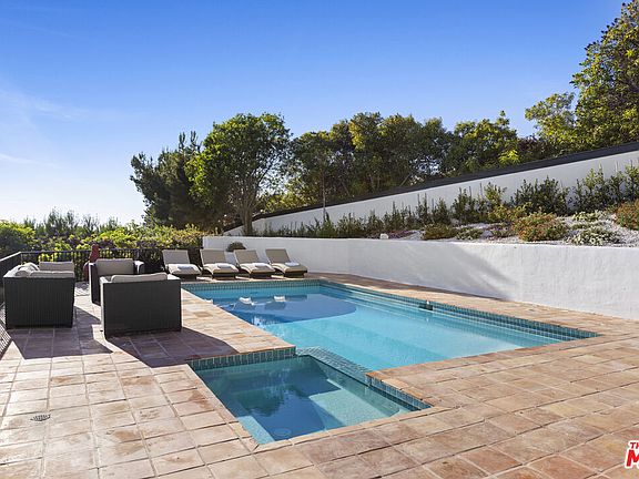 4th image of 3909 Villa Costera