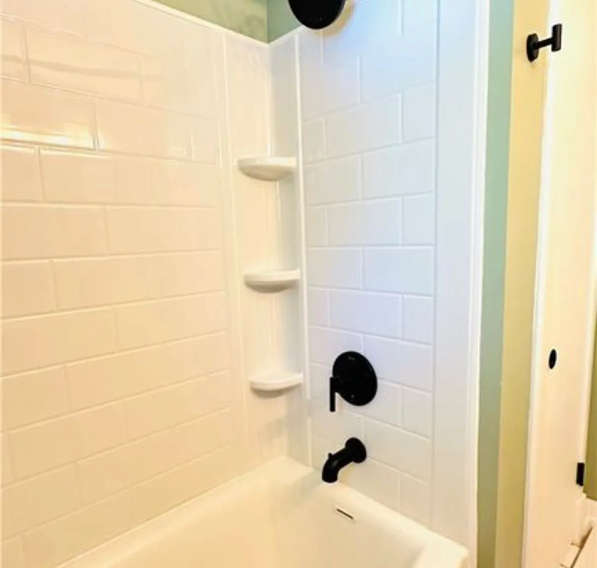 3 bed, 1.5 bath, 1012 sqft, $2,000 — Photo 3