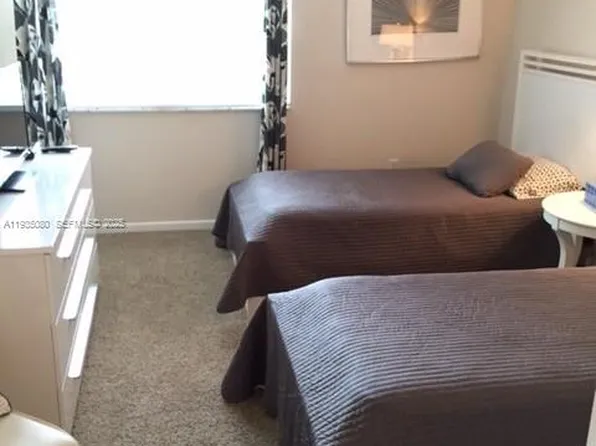 19555 E Country Club Dr, Aventura, FL