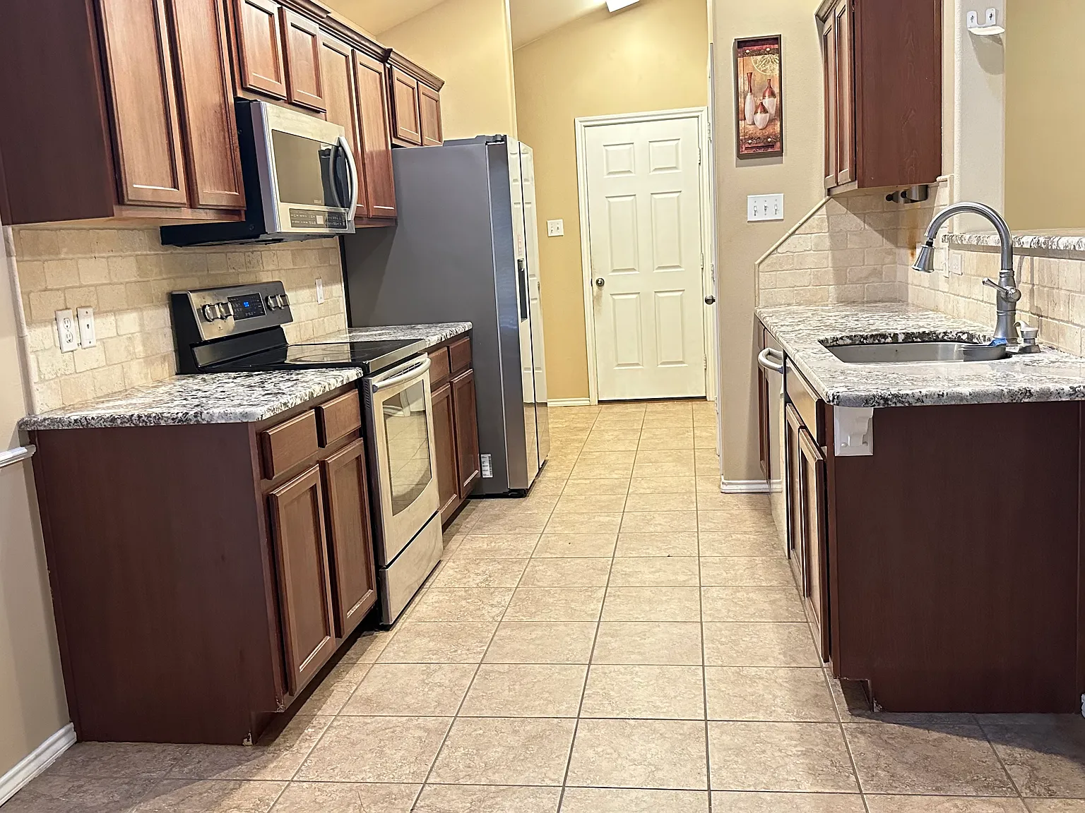 3 bed, 1657 sqft, $1,700 — Photo 3
