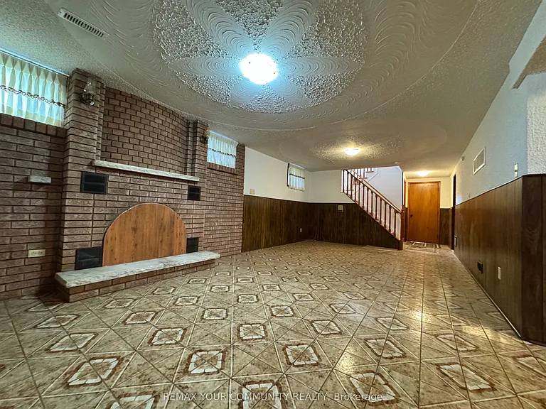 165 Aberdeen Ave — Photo 30