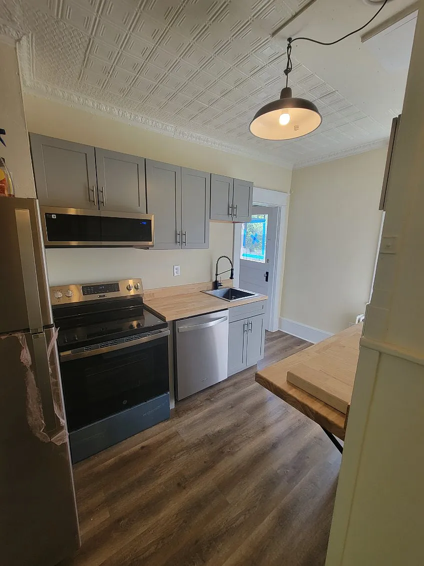 2 bed, 850 sqft, $1,825 — Photo 1