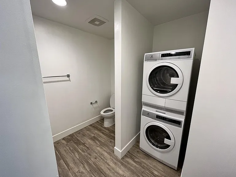 200 S Center St #203 — Photo 4