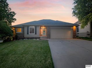 16426 Taylor St, Omaha, NE 68116