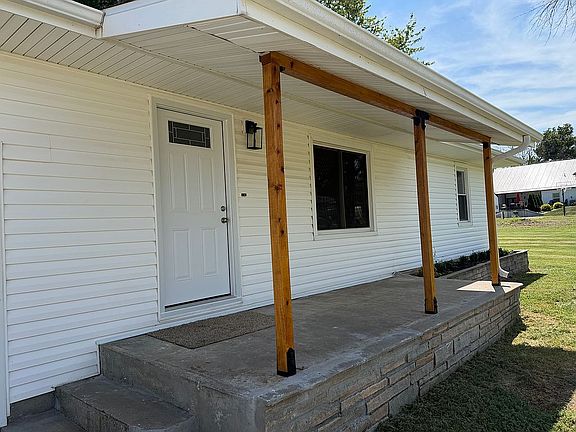 3rd image of 202 Miller St
