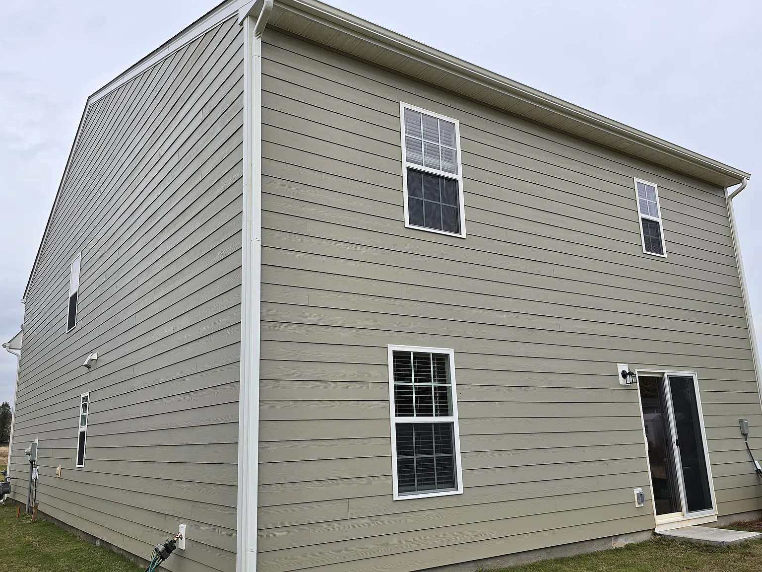 5 bed, 2577 sqft, $2,100 — Photo 4