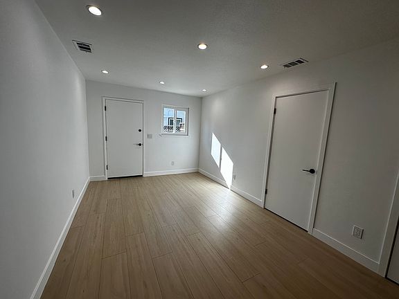 4th image of 459 W Washington Ave
