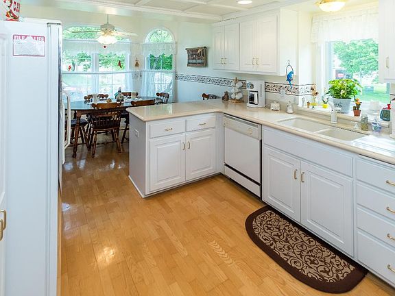 5th image of 4169 Thornhill Ln