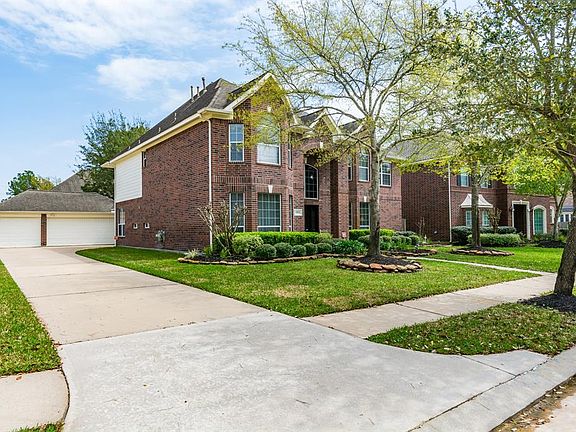 3rd image of 15922 Lake Loop Dr