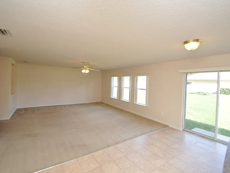 116 London Dr — Photo 5