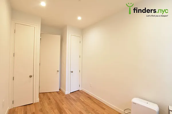 Rented by Clove Realty LLC | media 4