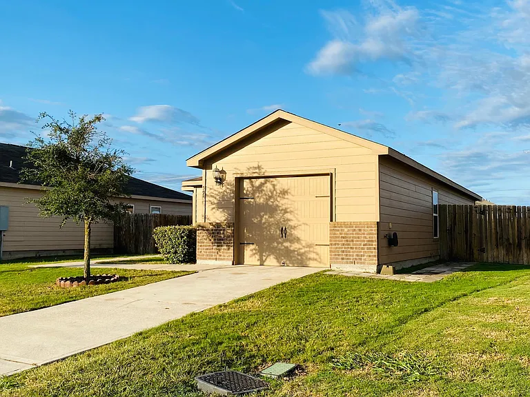 596 Ruby Ln — Photo 4