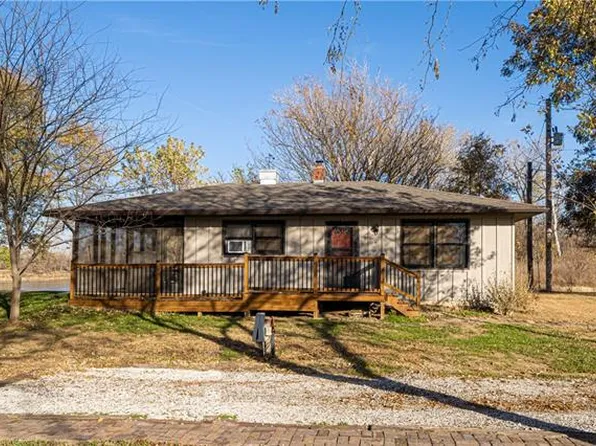 3011 SW Lakefront Ln W, Saint Joseph, MO 64504