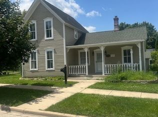 302 N 6th St, Dundee, IL 60118