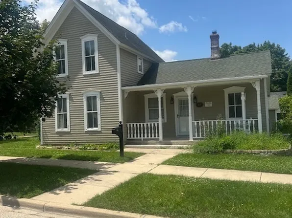 302 N 6th St, Dundee, IL 60118