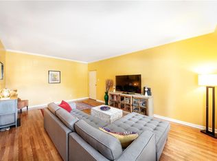 6 Fountain View Cir #9-B, Greensboro, NC 27405